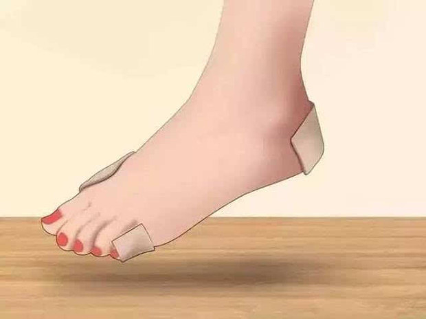 新鞋子后脚跟磨脚怎么办,脚被鞋子磨红肿怎么处理