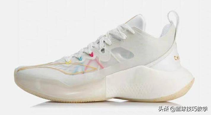 两款最近很火的国产球鞋大对比，音速8终于出低帮版本了