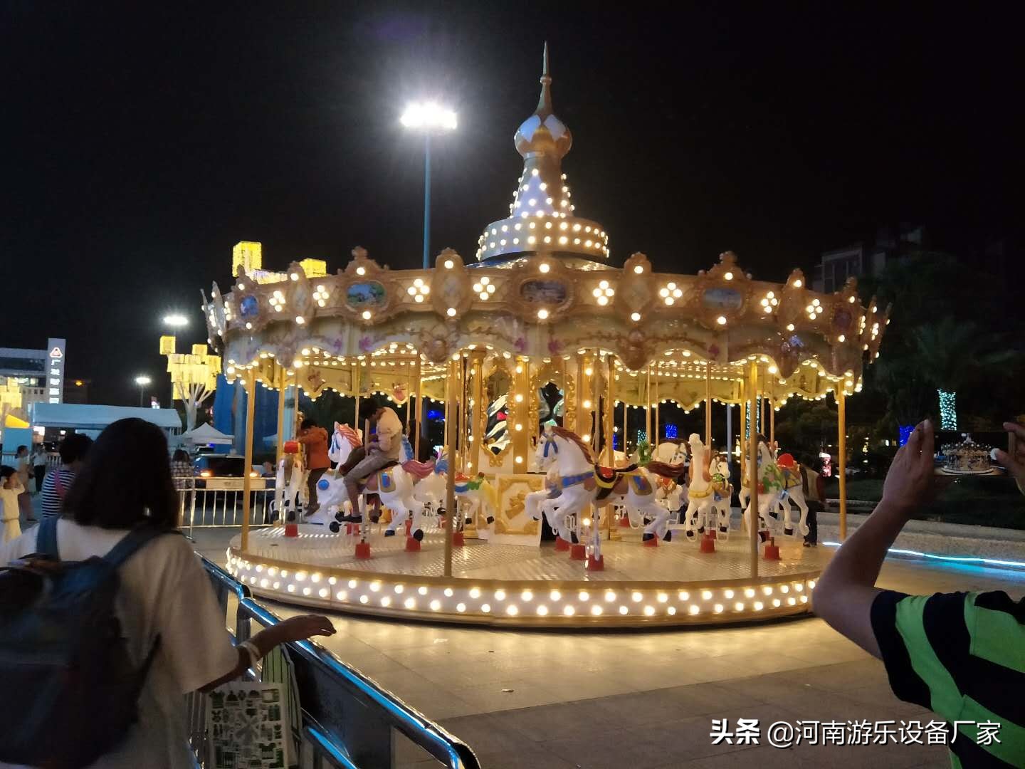 38座双层转马是不是大型游乐设备,游乐设备24座豪华转马