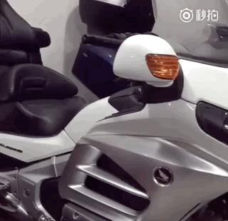 在路边捡到一个螺丝,捡到一个螺丝