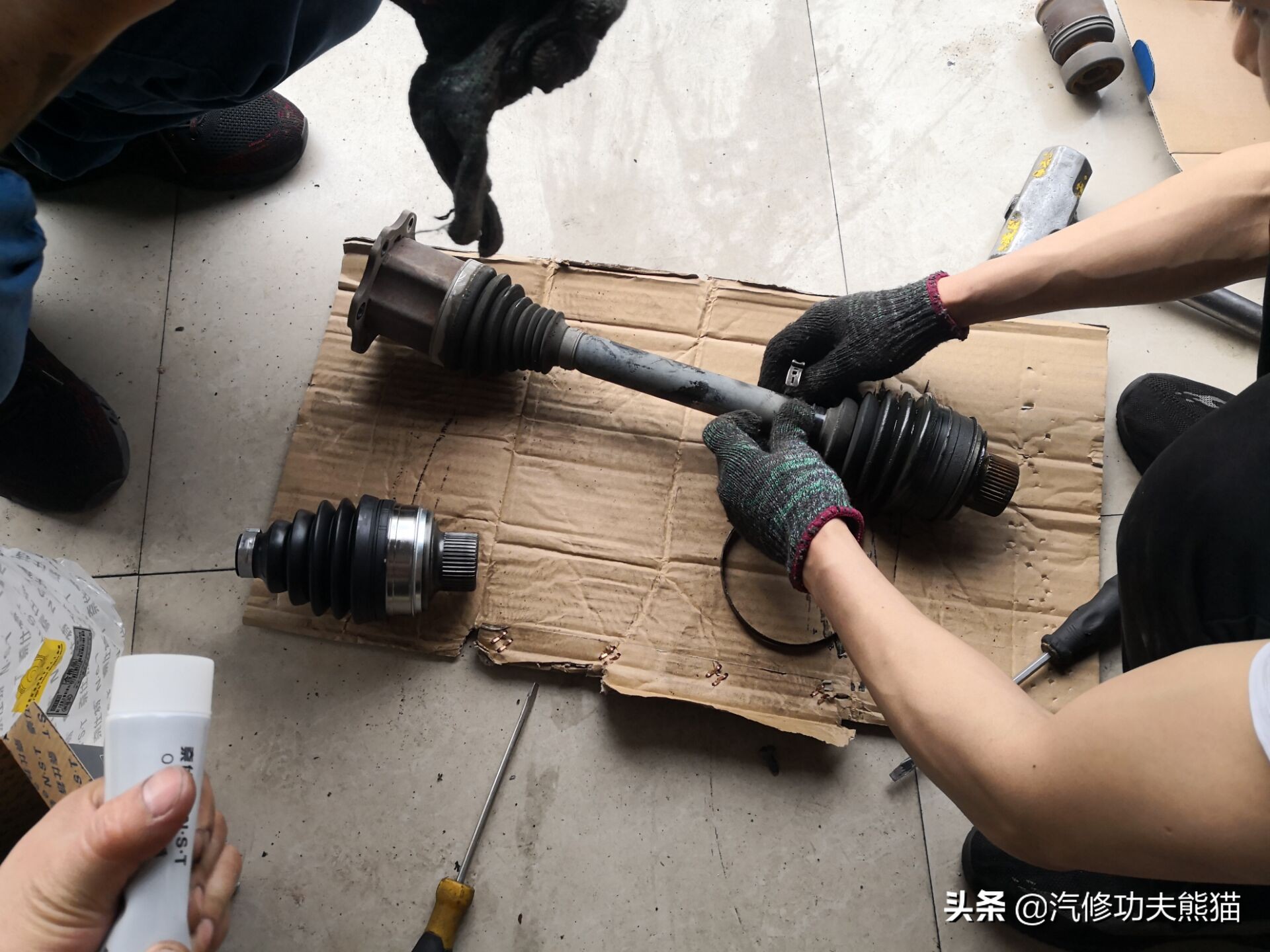 奥迪q5烧机油狂飙,奥迪q5烧机油且发动机抖动