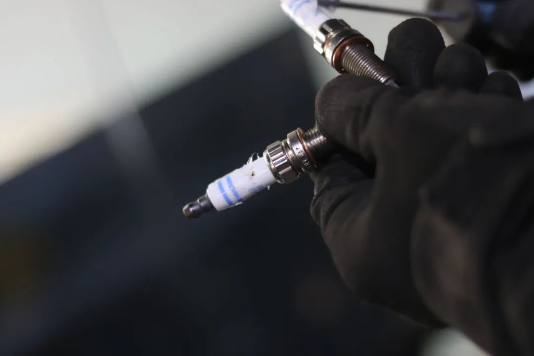 奔驰w221升级新款w222s450外观,老款奔驰w211e260翻新整备