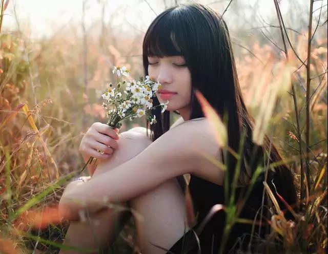 能让你低头的女人却在向我低头,能让对方低头的人