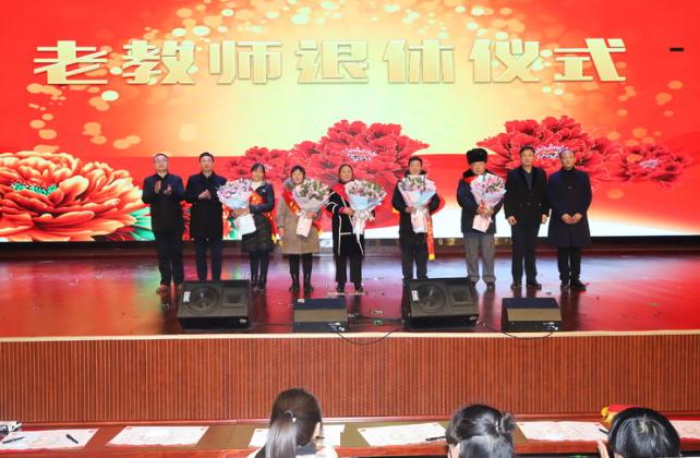 感动校园十大教师颁奖晚会流程,感动校园十佳教师先进事迹