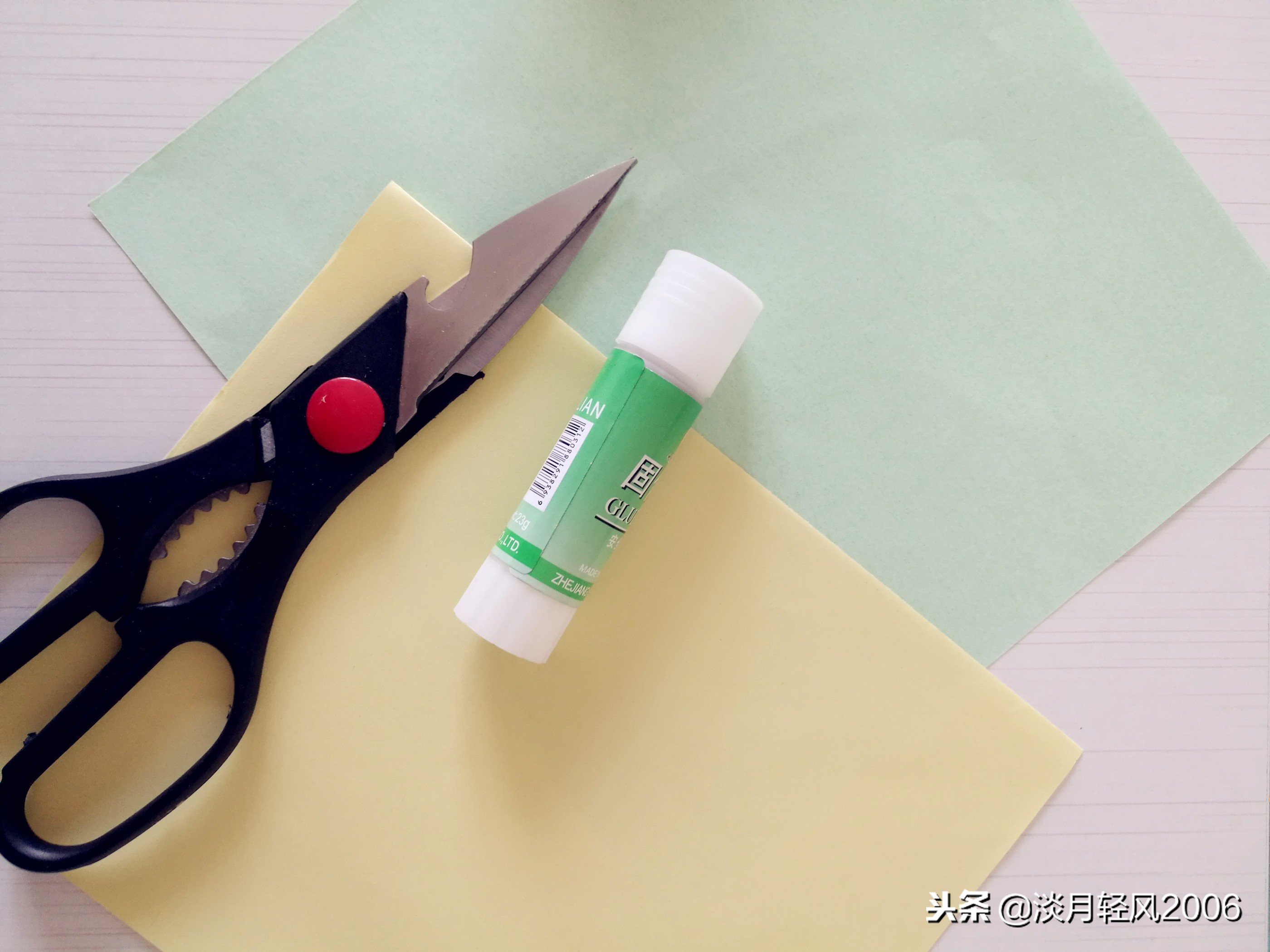 幼儿园做元旦灯笼手工简单点,大红灯笼高高挂欢欢喜喜过新年