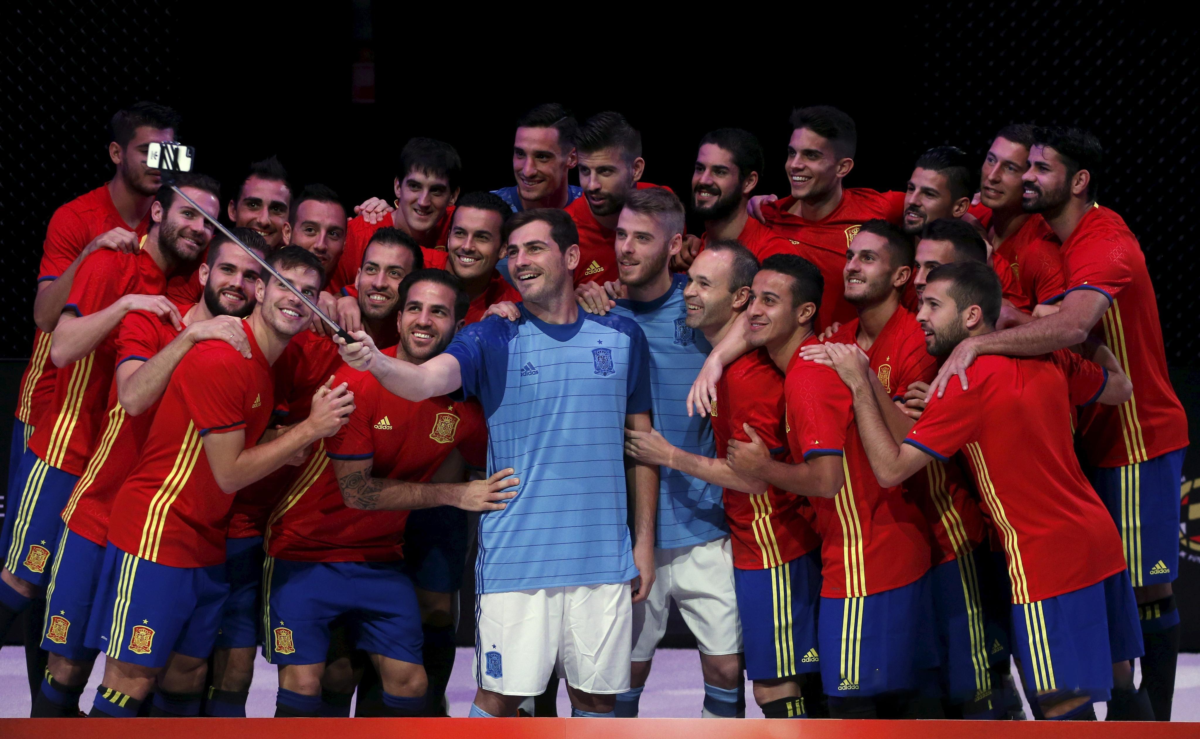 西班牙时隔12年再次夺得欧洲杯,西班牙帝国衰亡记