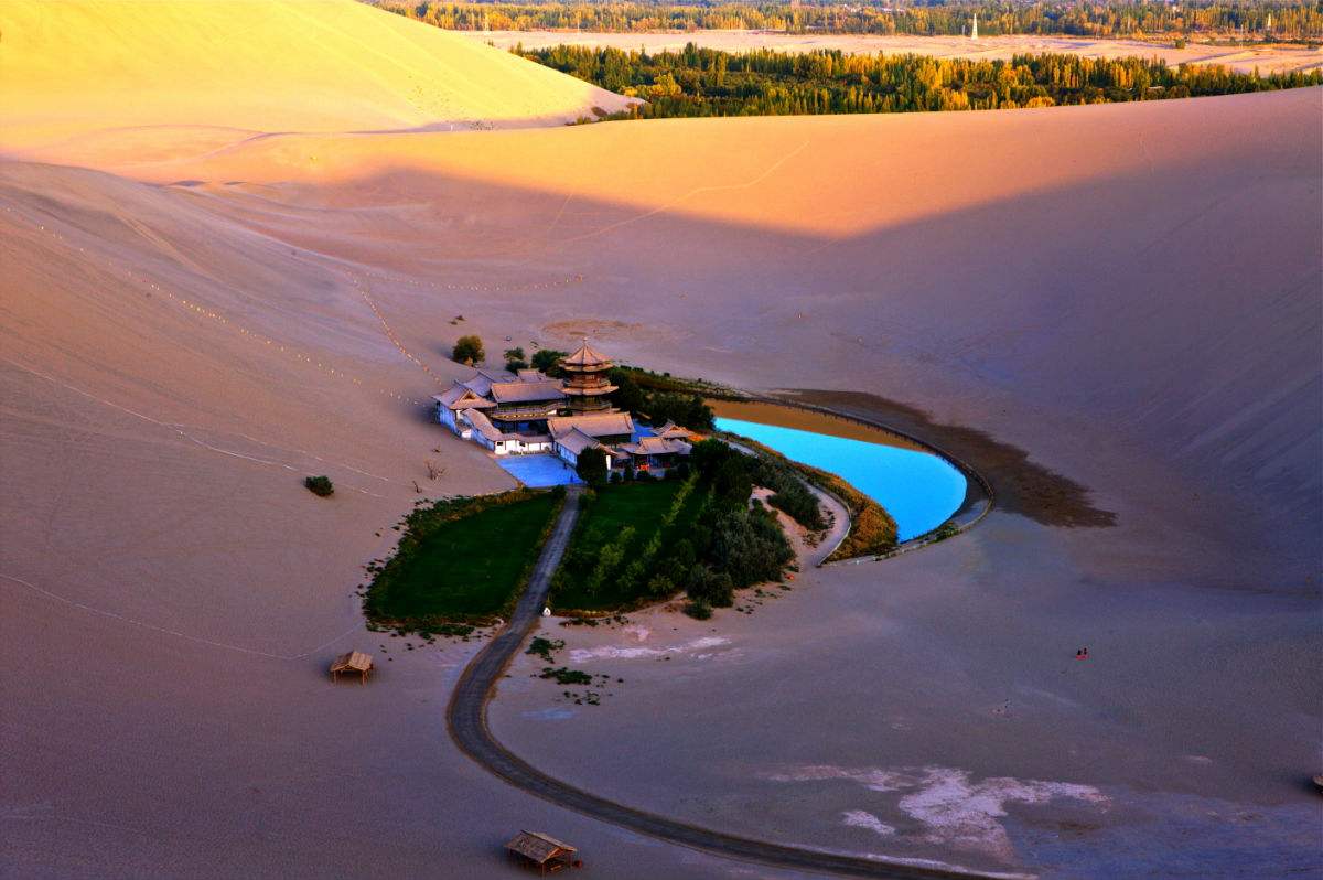 月牙泉千年不枯竭原因,敦煌月牙泉永不枯竭