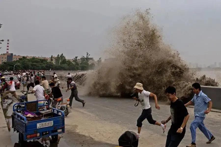 钱塘江观潮最佳时间和地点最近,钱塘江大潮最佳免费观潮地点在哪