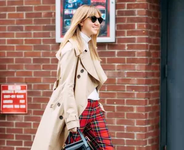 秋天换季内搭怎么选？选对一款白色打底衫，轻松承包多款造型