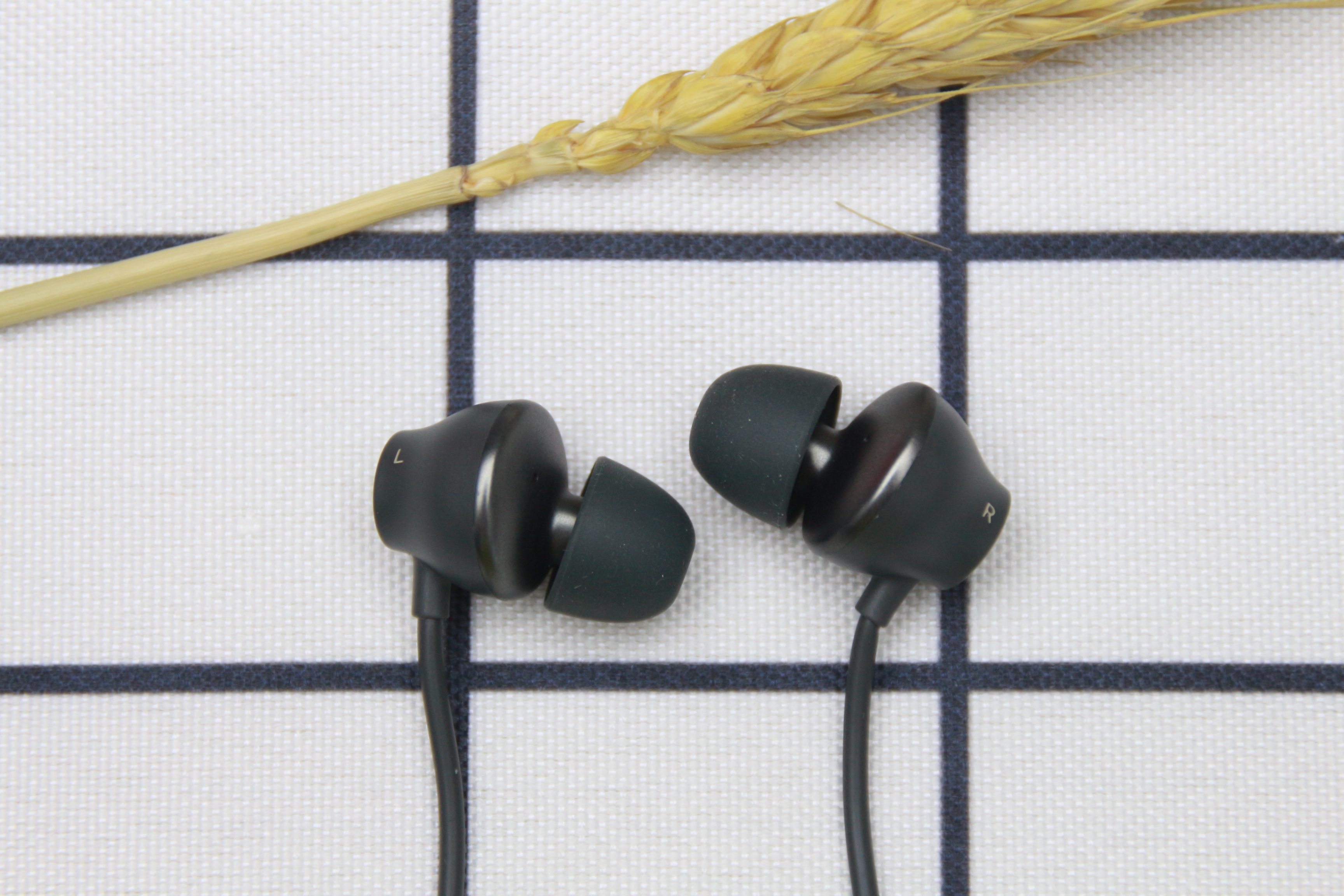 耳机同等价位漫步者还是华为好,有线耳机五百左右价位推荐