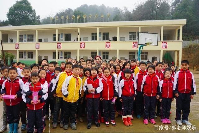 邝美云是个怎样的人,邝美云和周大福