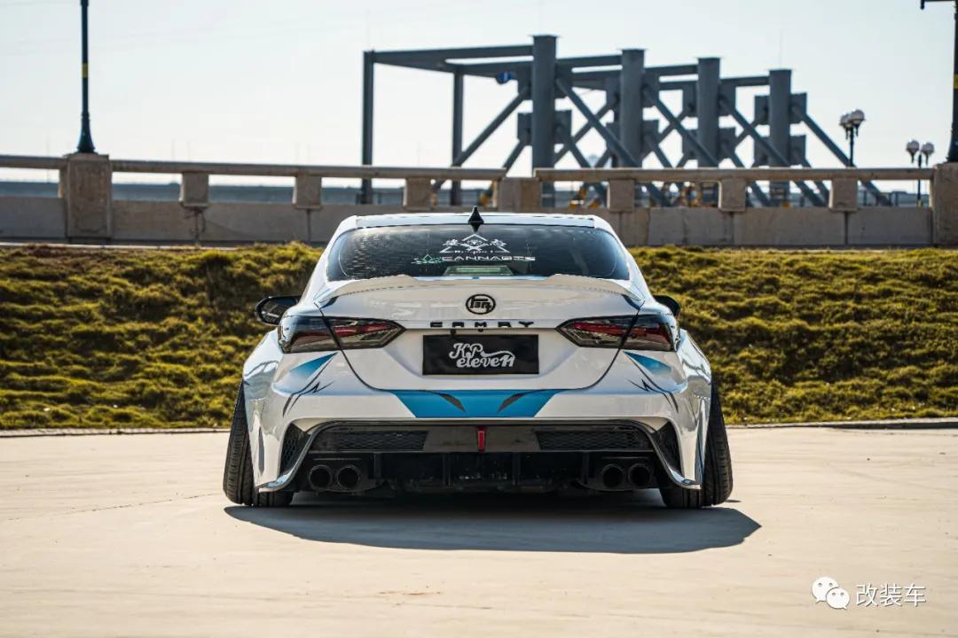 凯美瑞高达涂装,高达改色车膜凯美瑞