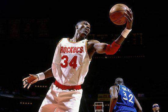 勒布朗詹姆斯nba,勒布朗詹姆斯打橄榄球