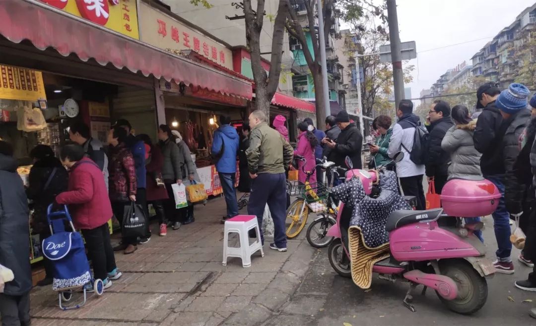 瑞思拜,为红糖馒头排队两小时的成都人