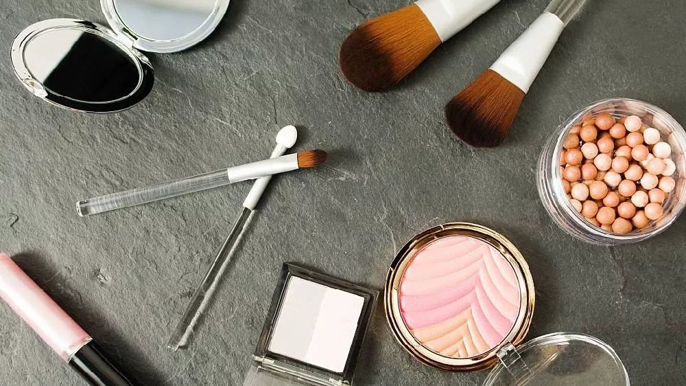 被晒伤后脱皮怎么修复,晒伤皮肤有黑斑怎么恢复