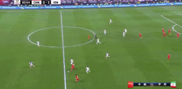 惨败出局！国足0-3伊朗连续两届亚洲杯止步8强后卫三次失误送礼