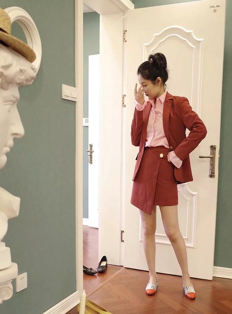 经典青色西装套裙秋冬穿搭,秋冬黑色西装连衣裙穿搭技巧