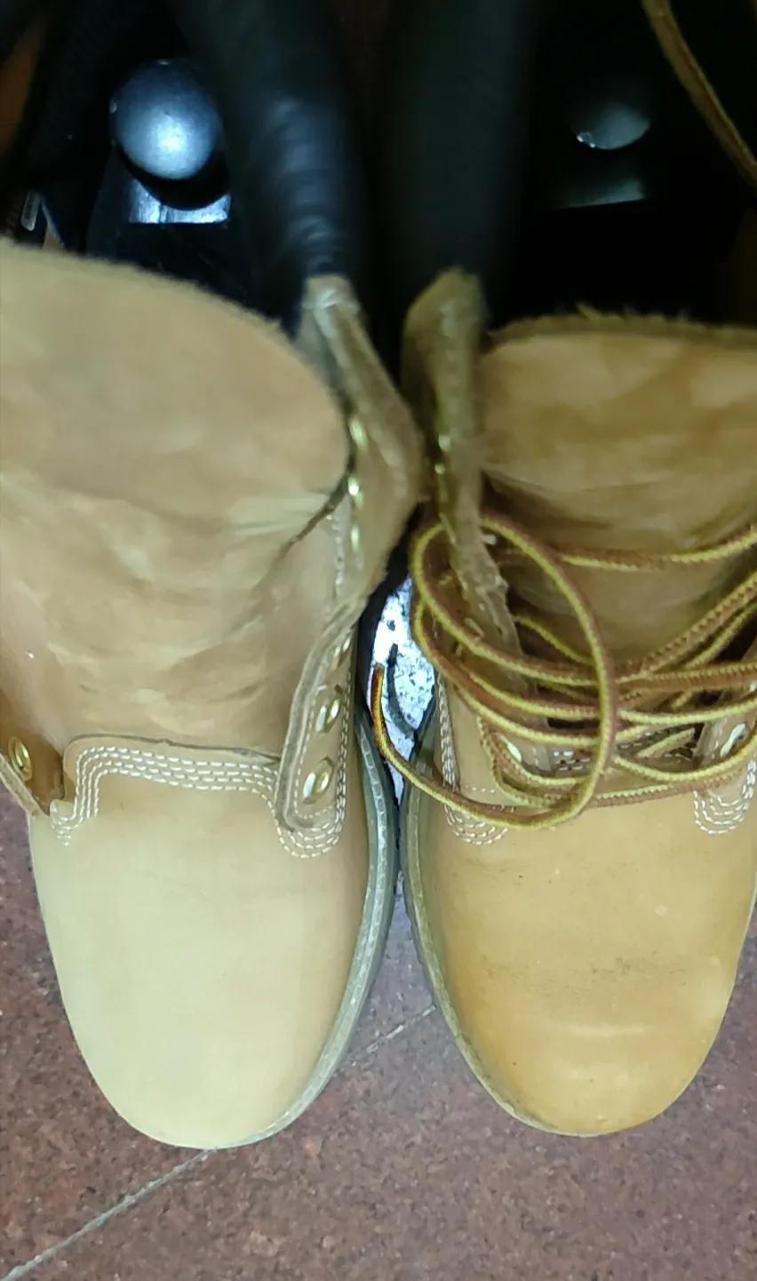 大黄靴滴油在家怎么处理,大黄靴滴上油了应该怎么去除