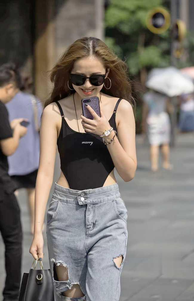 三角连体衣上厕所怎么处理,女生穿连体衣想上厕所