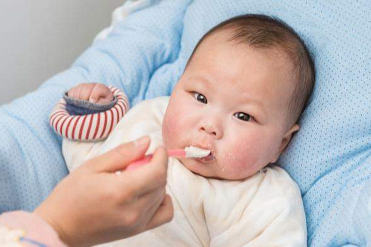 五个月宝宝辅食不当长结石,五个月宝宝双肾结石全身浮肿