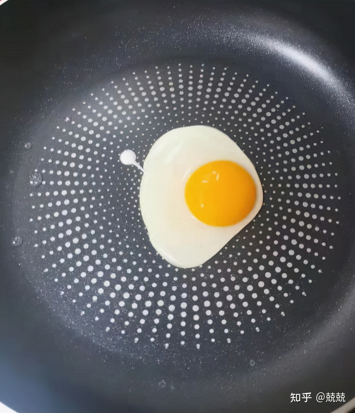 清除苏泊尔平底锅锅底发黑妙招,苏泊尔平底不粘锅煎锅需要开锅吗