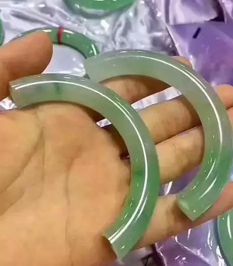 玉镯断了是什么预兆,玉镯断了意味着什么意思