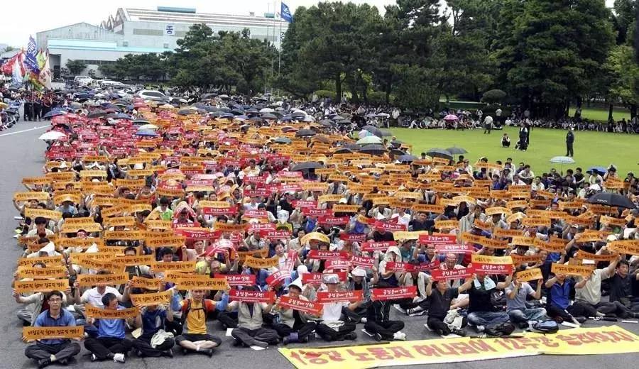 千万别惹韩国人，因为他们最懂抗议