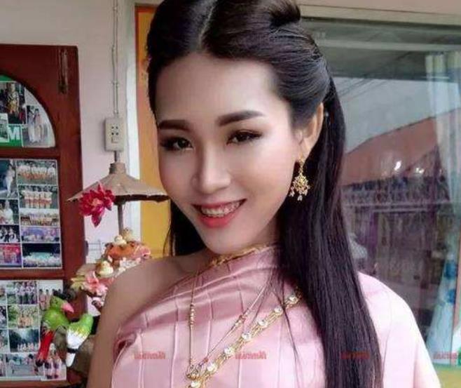 泰国人妖表面光鲜亮丽,但是以“寿命”为代价,整个过程难以忍受