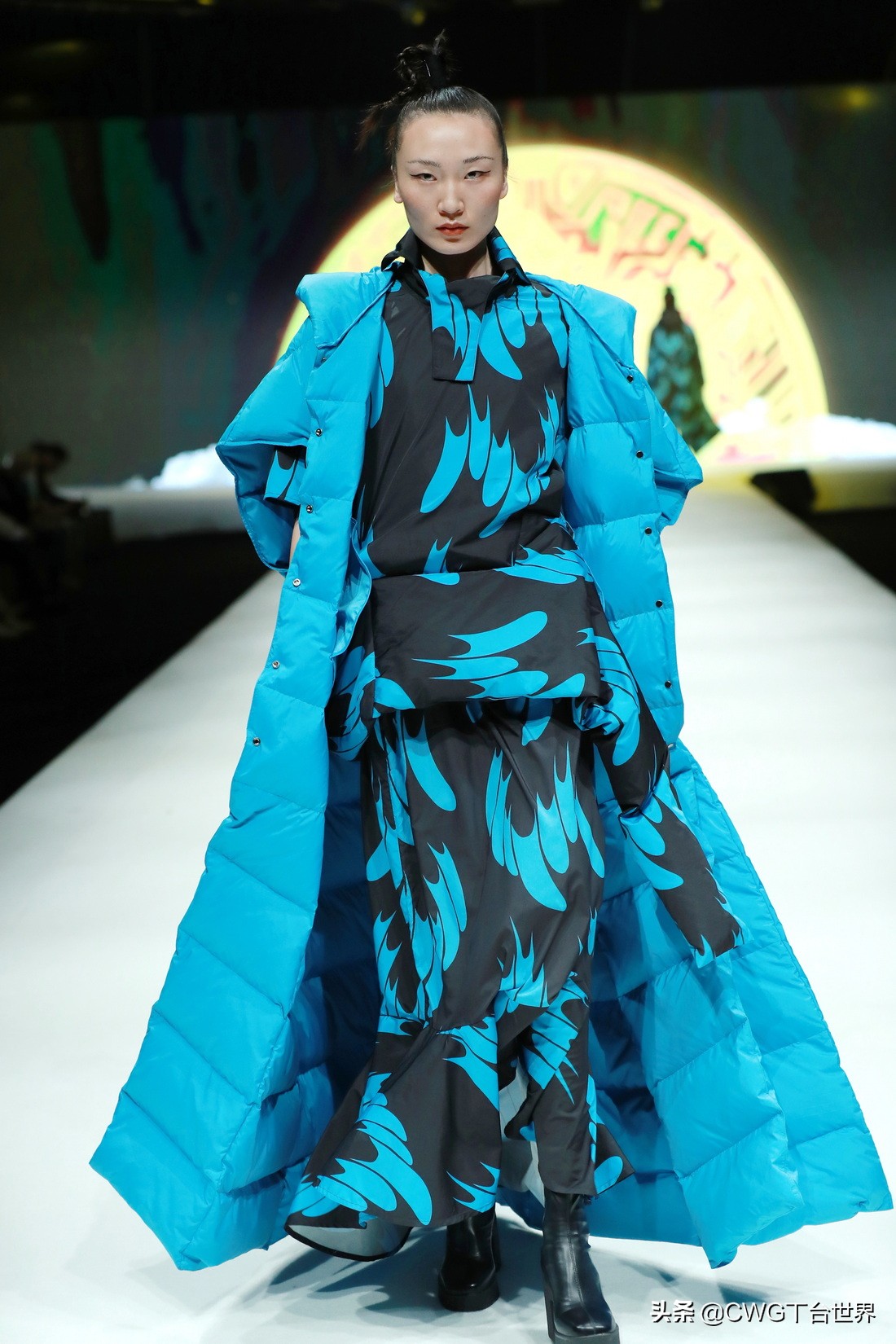 亦帛时尚羽绒服是品牌吗,亦帛时尚2021冬羽绒服发布会