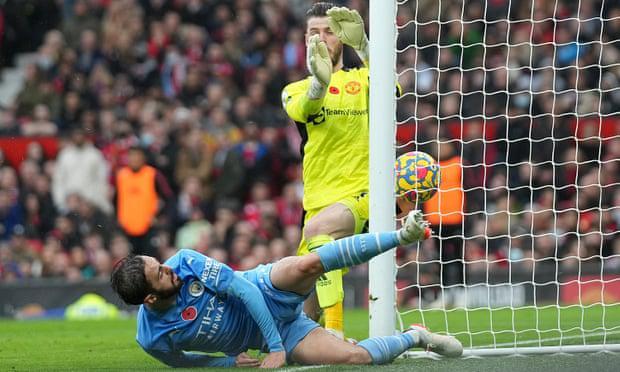 曼联结束对巴萨5场不胜,曼联上半场0:3落后下半场逆转