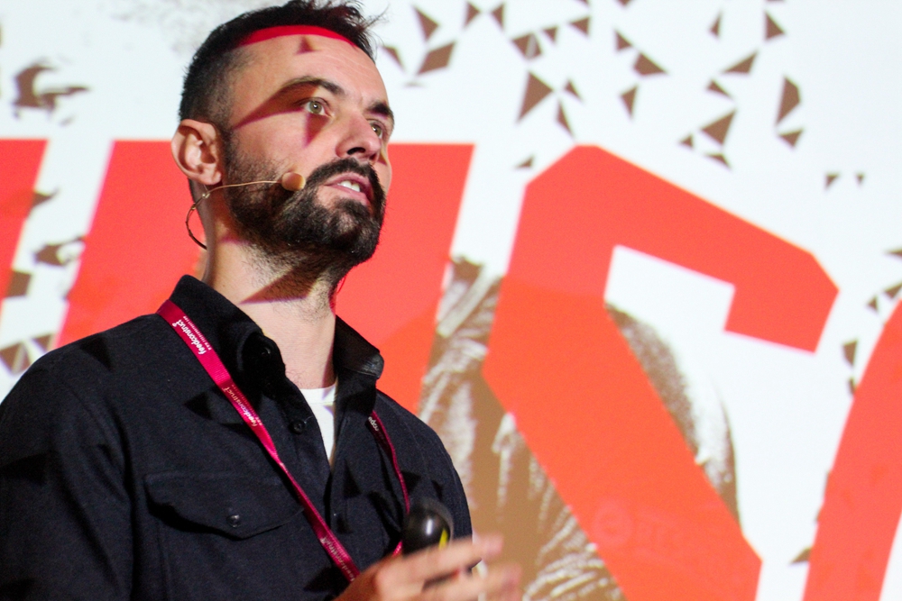 玩fifa用电脑好还是主机好,玩fifa足球世界实时对战为什么卡