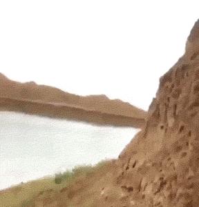 太有意思了,女朋友不屑一顾的表情很到位