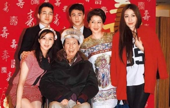 赌王26岁女儿现状,赌王28岁女儿现状