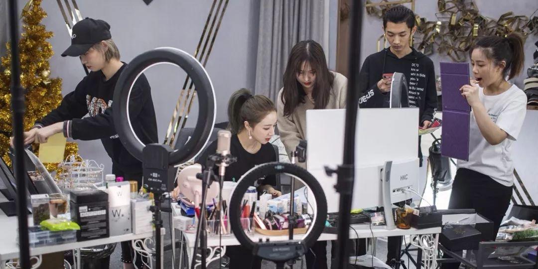 薇娅翻车不为人知的秘密,薇娅直播卖火箭