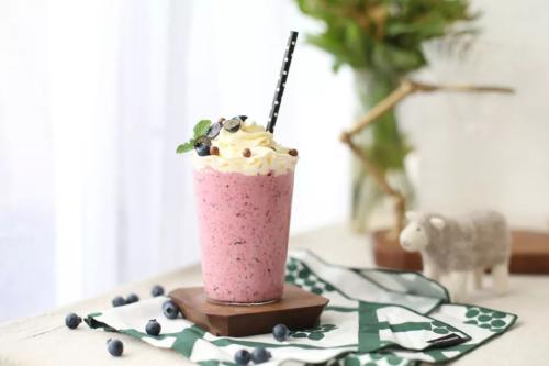 生命以痛吻我我却报之以爱,生活以痛吻我也要报之以微笑