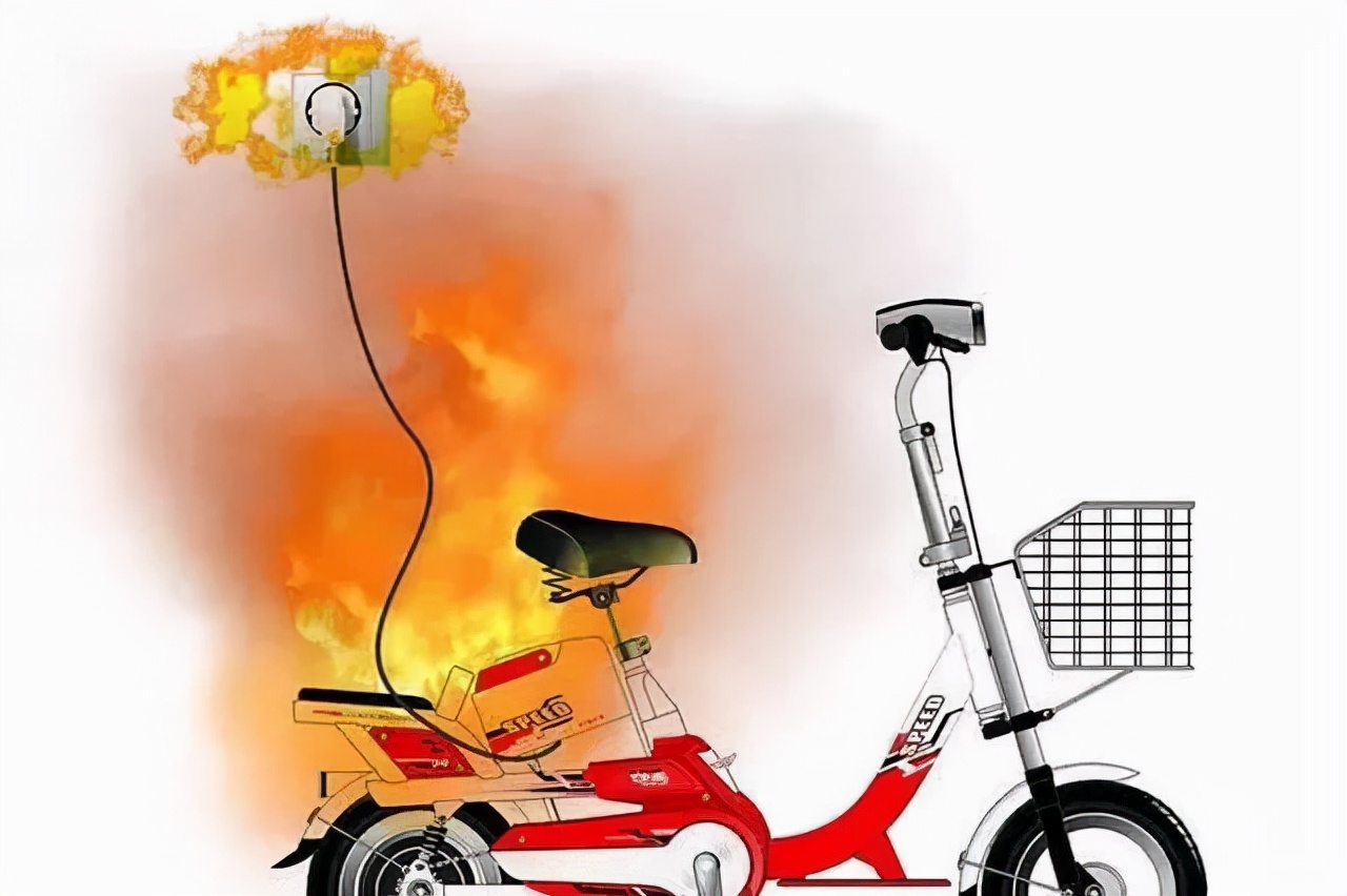 外卖小哥雨夜拔充电器触电后被救,外卖员积水处拔电瓶插头触电身亡