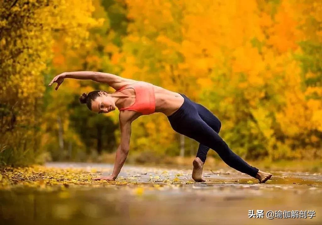 一套动作改善含胸驼背练出好身材,三步改善体态气质拒绝含胸驼背