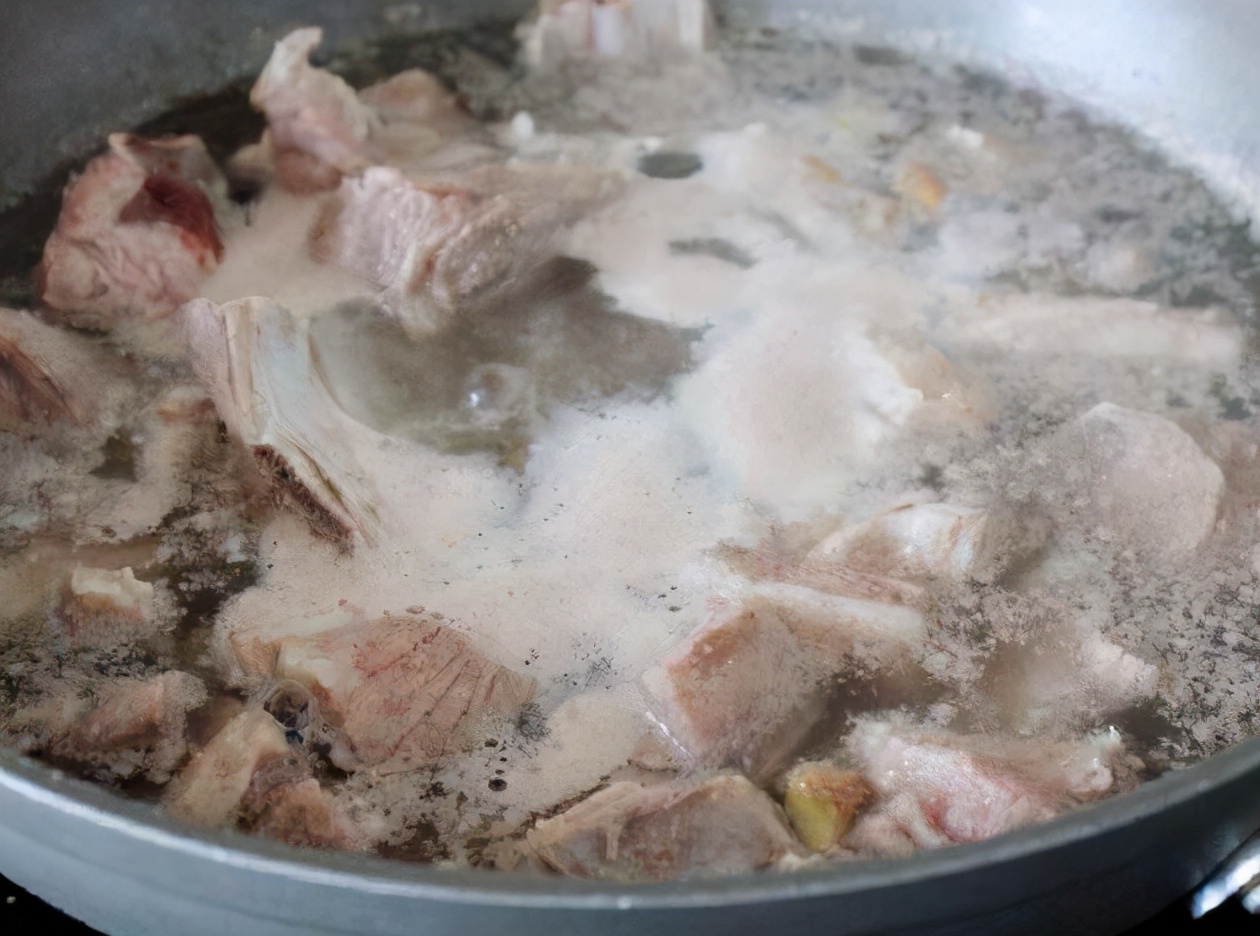 炖羊肉时牢记三不放,炖羊肉只放4种料羊肉没膻味