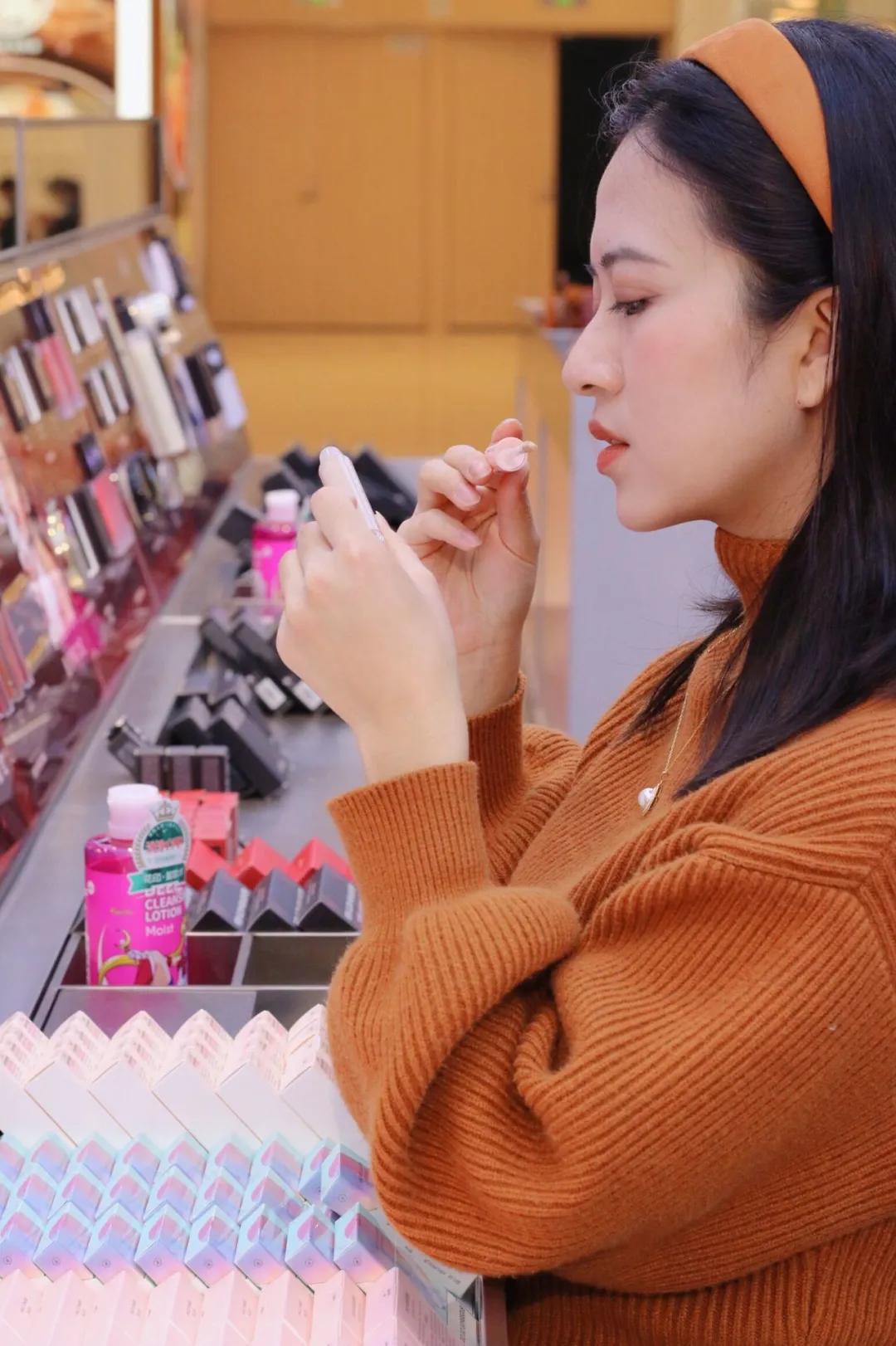 彩妆集合店wowcolour介绍,超大网红彩妆集合店wowcolour大连