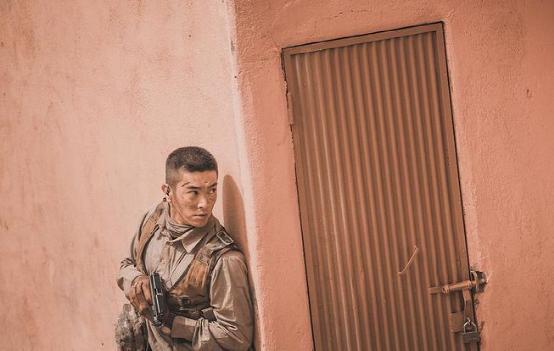 夏平将军亲自改名的红海行动，凭啥逆袭战狼，成为中国军人的代表