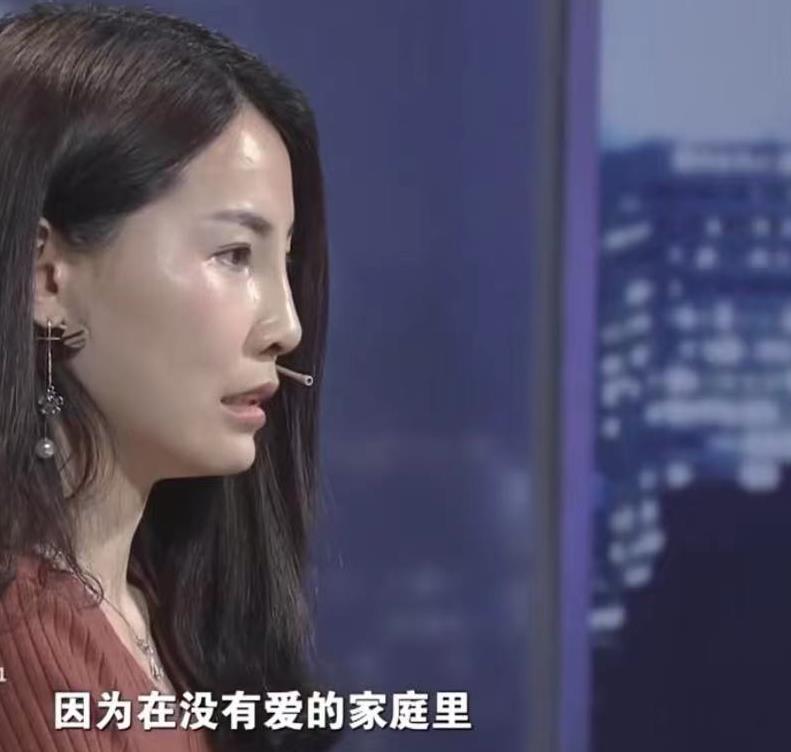 漂亮老婆爱上唱歌,老公用3个方法挽救婚姻,网友:男子情商高