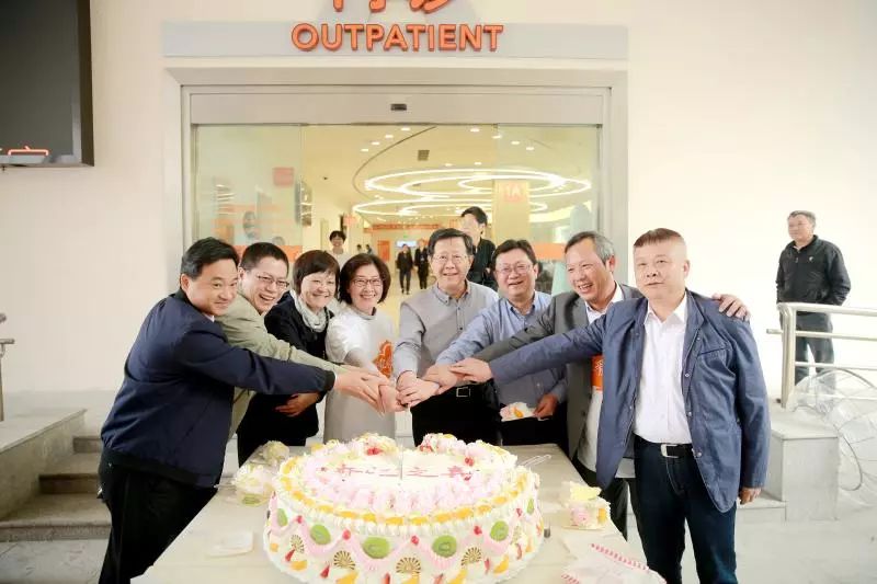 承载上海人最初记忆的“网红”医院搬迁一个月：一家人齐来“打卡”，新院开出新门诊