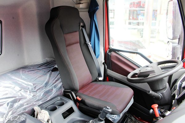 乘龙h5v4x2港口牵引车,豪沃tx-4x2港口牵引车