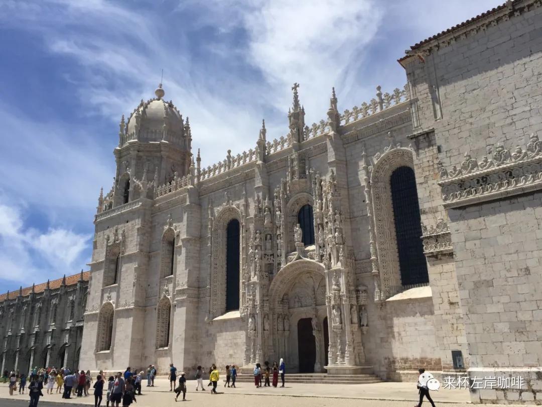 一座经历3次八级大地震不倒的塔,一座修道院