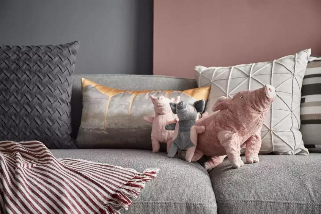 烟粉色的高级灰 (高级感十足的灰粉色)