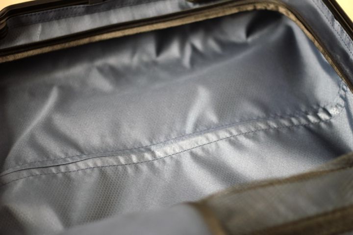 小型轻便指纹锁行李箱,便捷功能行李箱