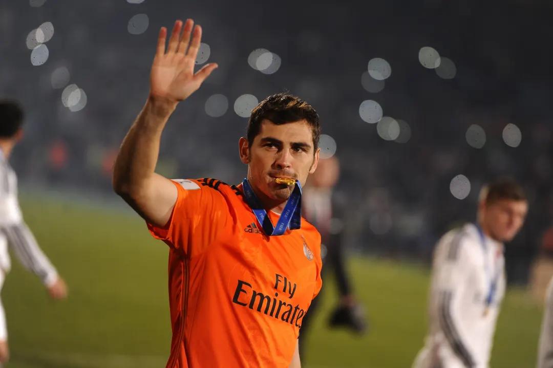 阻挡死神!39岁传奇门神退役真正原因揭晓:C罗梅西送上祝福