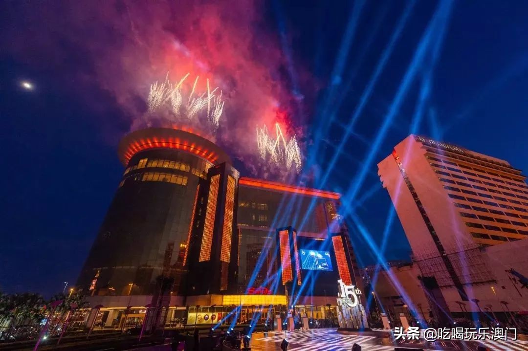 吸引大批游客纷至沓来,金沙在澳门的开业时间
