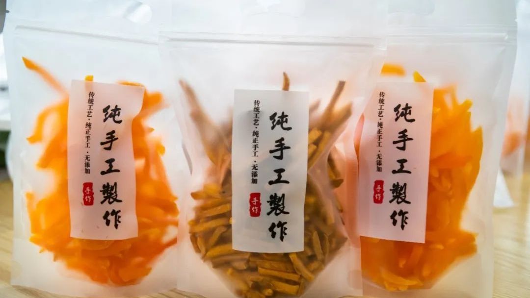 冬天的四大美食烤蜜薯糖炒栗子,冬日必吃烤红薯糖炒栗子奶茶