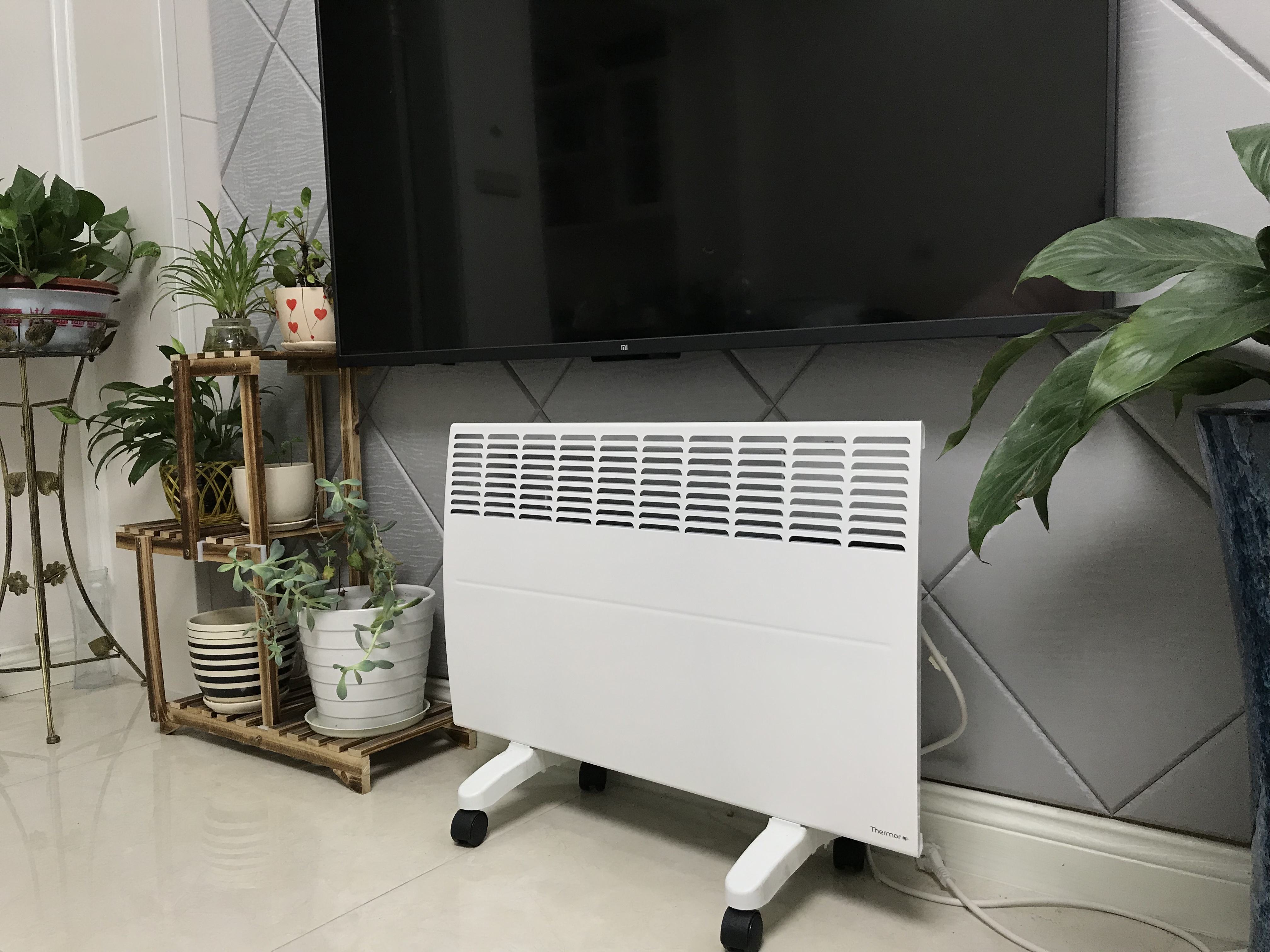 取暖器哪种油汀最好,取暖器用暖风机好还是快热炉好